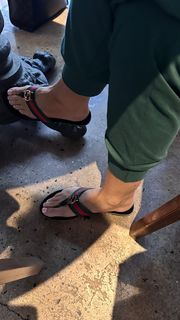 Kyle Unfug feet photo thumbnail