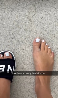 Corinna Kopf feet photo thumbnail