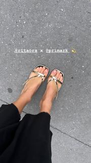 Rita Ora feet photo thumbnail