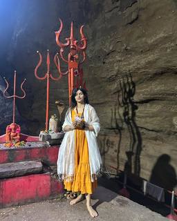Poonam Yadav feet photo thumbnail