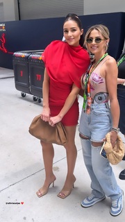 Olivia Culpo feet photo thumbnail