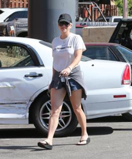 Anna Faris feet photo thumbnail