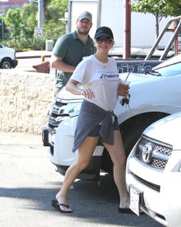 Anna Faris feet photo thumbnail