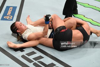 Karolina Kowalkiewicz feet photo thumbnail