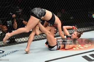 Karolina Kowalkiewicz feet photo thumbnail