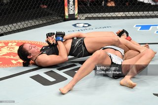 Karolina Kowalkiewicz feet photo thumbnail