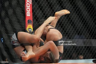 Karolina Kowalkiewicz feet photo thumbnail