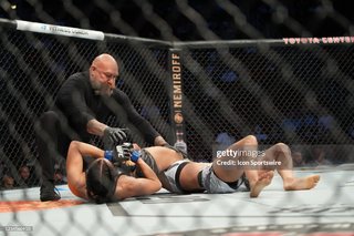 Karolina Kowalkiewicz feet photo thumbnail