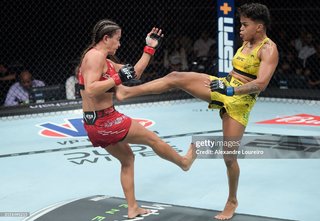 Karolina Kowalkiewicz feet photo thumbnail