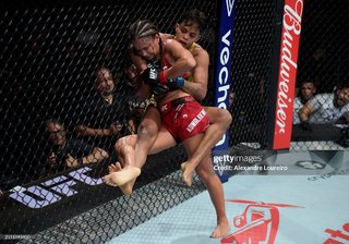 Karolina Kowalkiewicz feet photo thumbnail