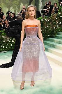 Brie Larson feet photo thumbnail