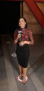 Megan Olivi feet photo thumbnail
