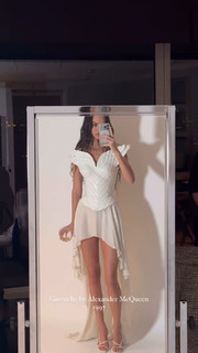 Kendall Jenner feet photo thumbnail