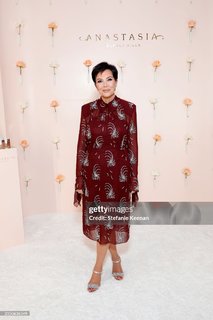 Kris Jenner feet photo 3