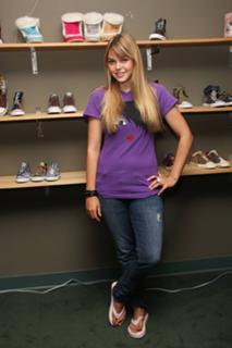 Aimee Teegarden feet photo thumbnail