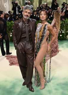 Rita Ora feet photo thumbnail
