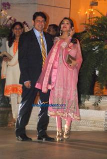 Madhuri Dixit feet photo thumbnail