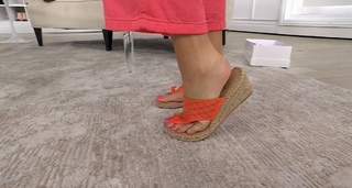 Courtney Khondabi feet photo thumbnail