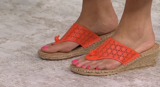 Courtney Khondabi feet photo thumbnail