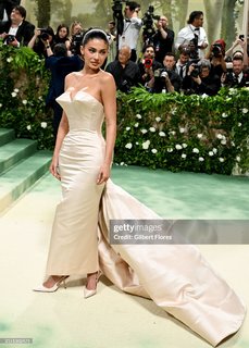Kylie Jenner feet photo thumbnail