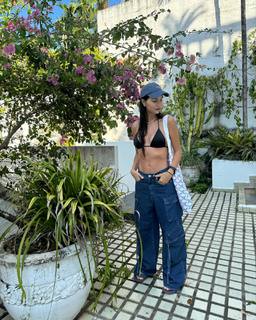 Zaira Nara feet photo thumbnail