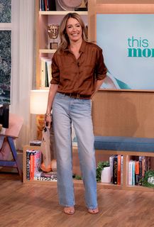 Cat Deeley feet photo thumbnail