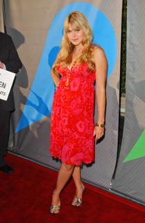 Aimee Teegarden feet photo thumbnail