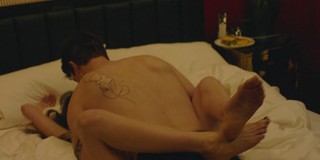 Anne Hathaway feet photo thumbnail