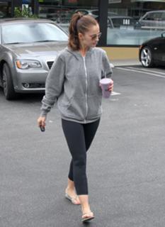 Minka Kelly feet photo thumbnail