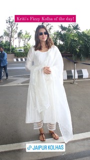 Kriti Sanon feet photo thumbnail