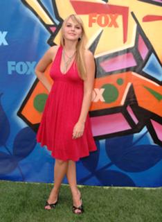 Aimee Teegarden feet photo thumbnail
