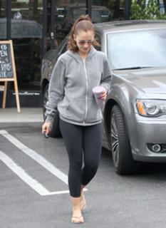 Minka Kelly feet photo thumbnail