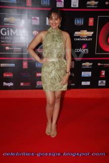 Sonakshi Sinha feet photo thumbnail
