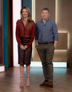 Cat Deeley feet photo thumbnail