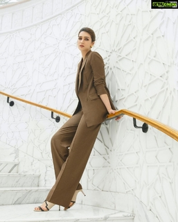 Kriti Sanon feet photo thumbnail