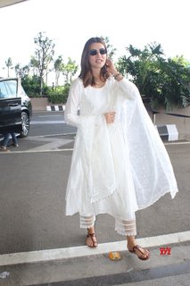 Kriti Sanon feet photo thumbnail
