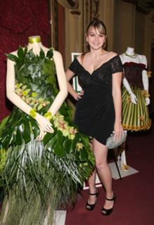 Aimee Teegarden feet photo thumbnail