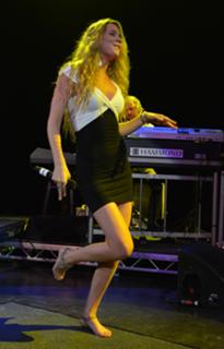Joss Stone feet photo thumbnail