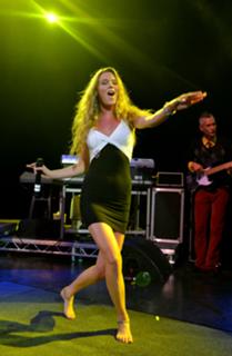 Joss Stone feet photo thumbnail