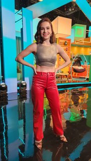 Tania Rincón feet photo thumbnail