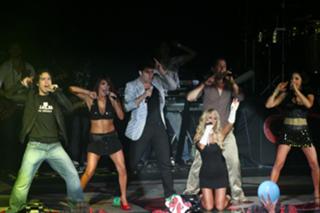 Dulce María feet photo thumbnail