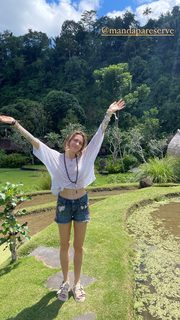 Paris Jackson feet photo thumbnail