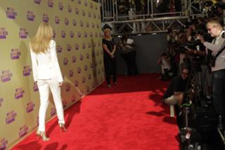 Taylor Swift feet photo thumbnail