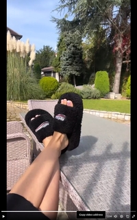 Jelena Karleusa feet photo thumbnail