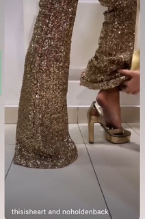 Amanda Holden feet photo thumbnail