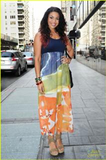 Jordin Sparks feet photo thumbnail