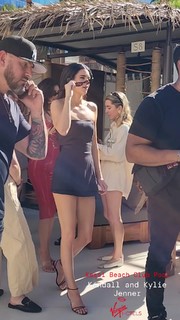 Kendall Jenner feet photo thumbnail