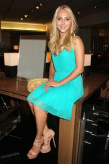 AnnaSophia Robb feet photo thumbnail