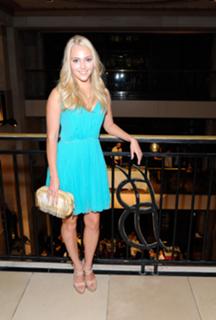 AnnaSophia Robb feet photo thumbnail