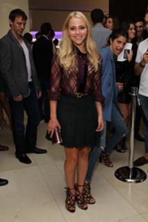 AnnaSophia Robb feet photo thumbnail